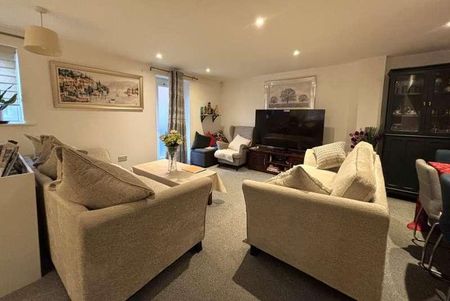 Woking, Surrey, GU22 - Photo 2