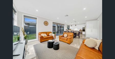 Designer Luxury: Fully Furnished Spacious 5-Bed, 3-Bath Home in Prime Location - Photo 2