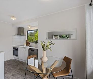 Rangitoto College - just a stone’s throw away!!! - Photo 2
