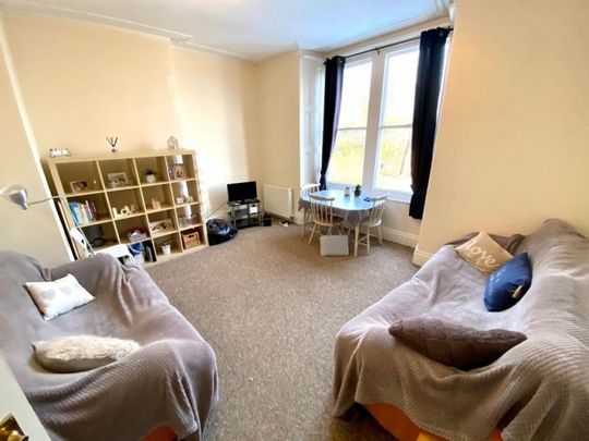 2 bedroom flat to rent - Photo 1