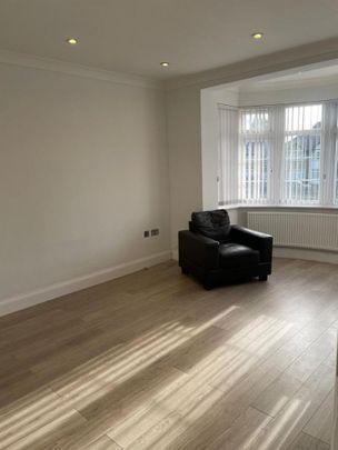 3 bedroom flat to rent - Photo 1