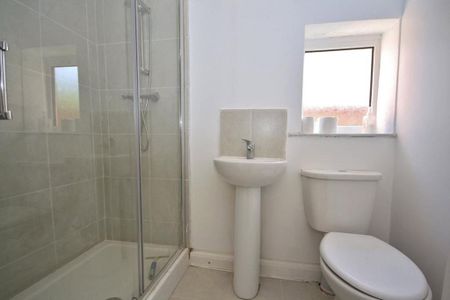 6 bedroom semi-detached house to rent - Photo 3