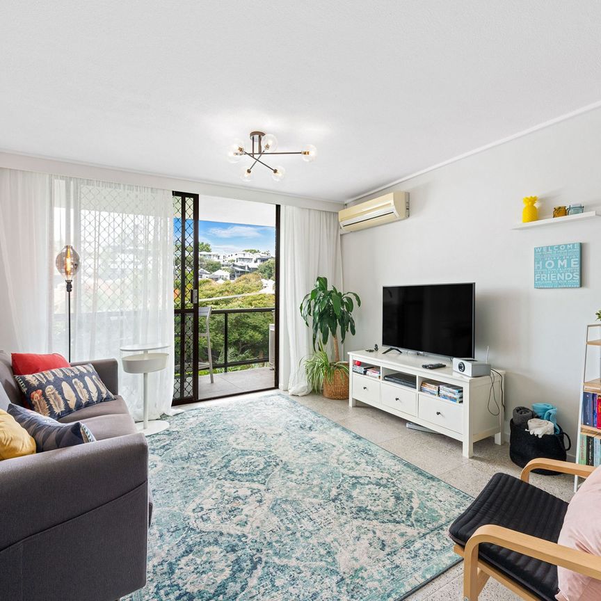 Room for Rent - Fully Furnished Master Room in the Heart of Teneriffe | Rent: $450 per week (includes Lock up Garage & all Utilities - Photo 1