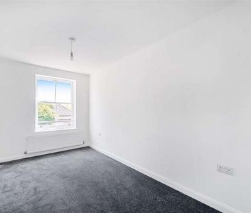 Long Close, Downton, SP5 - Photo 4