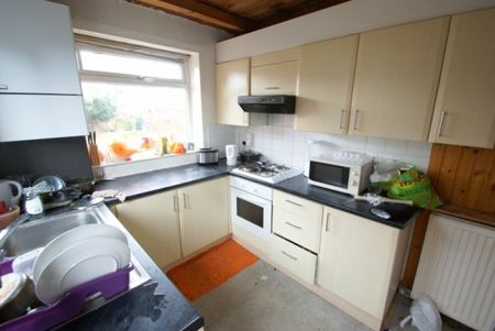 6 Bed - Becketts Park Drive, Headingley, Leeds - Photo 4