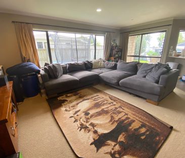 GREAT SIZED FAMILY HOME IN TE PUKE - Photo 3