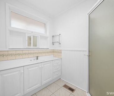 Three bedroom home in quiet court location, fully fenced - Photo 5