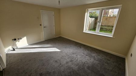 4 bedroom detached house to rent - Photo 3