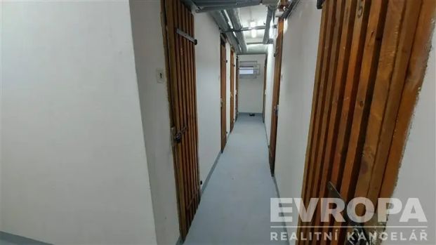 Pronájem bytu 3+1, 65 metrů plus balkon a sklep, Křenická Praha 10 - Photo 1