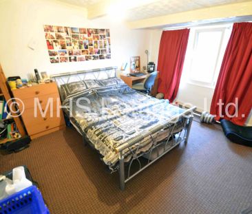 4 Bedroom Mid Terraced House for rent in Manor Drive - Photo 2