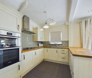3 bedroom end of terrace house to rent - Photo 1