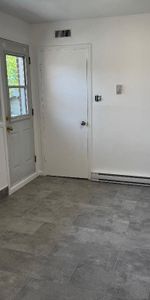 41/2 NEUF / complétement renové à louer à Saint-Eustache - Photo 3