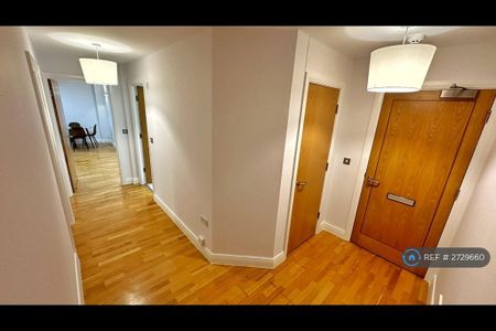 2 bedroom flat to rent - Photo 2