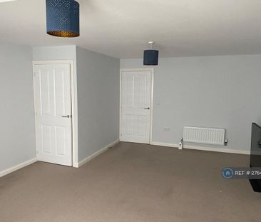 3 bedroom semi-detached house to rent - Photo 2