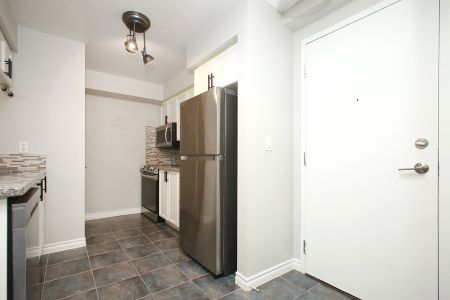 For Lease - 3888 Duke of York Boulevard Unit# 1422, Mississauga, Ontario - Photo 3