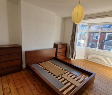 2 bed flat to rent in Whitefield Terrace, Heaton - Photo 4