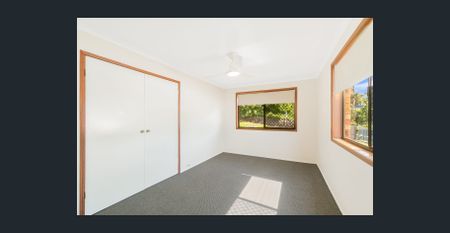 RENOVATED TWO STORY DUAL LIVING HOME IN THE HEART OF COOLANGATTA - Photo 5