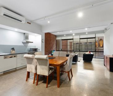 It's good to be king - No Car Bay - Photo 6