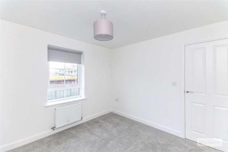 Ross Frames Grove, Hailsham, East Sussex, BN27 - Photo 3