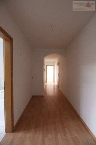 Großzügige 2-Raum-Wohnung mit Balkon und Einbauküche in Bad Schlema - Photo 2