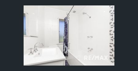 Three Bedroom Home in Mount Austin - Photo 5