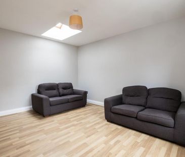 2 bedroom detached house to rent - Photo 3