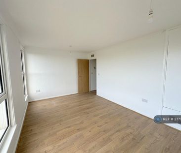 4 bedroom end of terrace house to rent - Photo 2