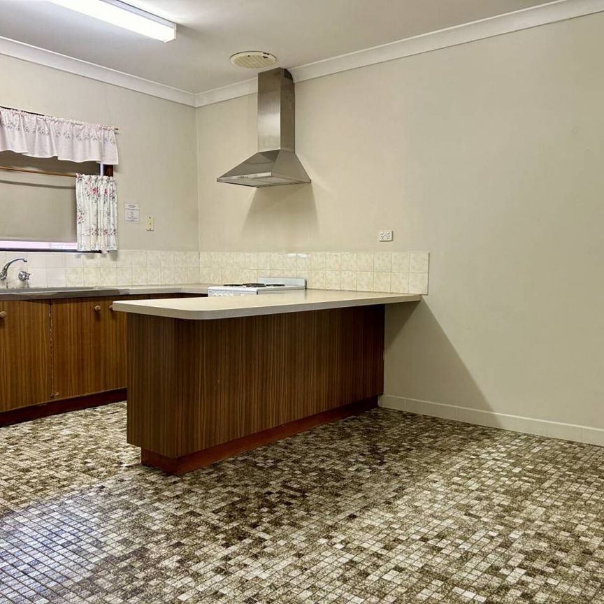 3 BEDROOM TOWNHOUSE CLOSE TO ALBURY CBD - Photo 1