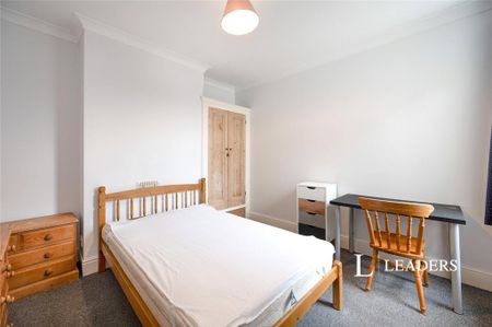 4 bedroom terraced house to rent - Photo 5