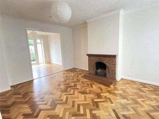 A well proportioned family home providing open plan living - Photo 1