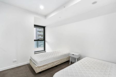 Contemporary City Living with Space & Convenience - Photo 3