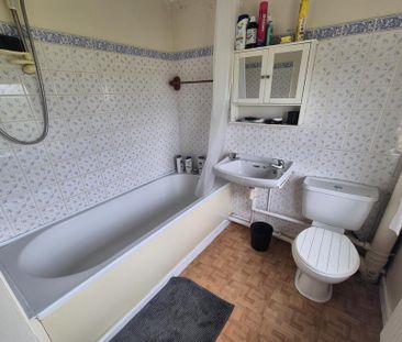 3 bedroom semi-detached house to rent - Photo 6