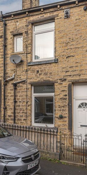 2 bed terraced house to rent in Duke Street, Elland - Photo 1