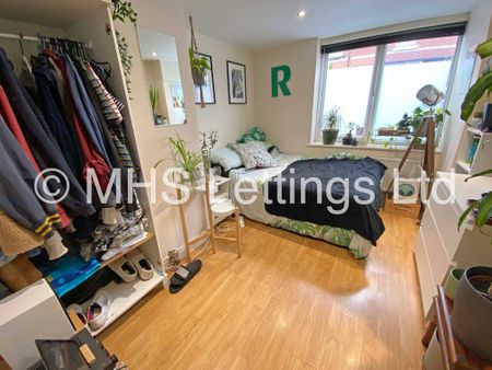 3 Bedroom Mid Terraced House for rent in Lumley Avenue - Photo 4