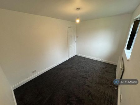 3 bedroom maisonette to rent - Photo 3