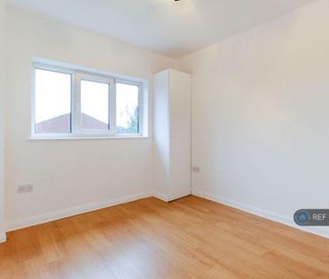2 bedroom maisonette to rent - Photo 5