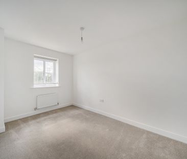 Upton Hall Crescent, Upton - Photo 4