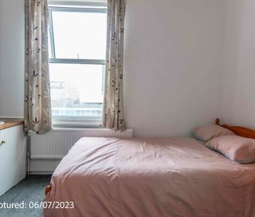 3 Feversham Crescent, Wiggington Road - Photo 4