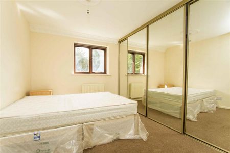 5 bedroom semi-detached house to rent - Photo 3