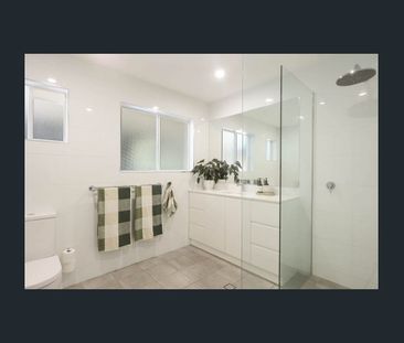 Coastal Charm Meets Modern Comfort – Your Ideal Caloundra Retreat! ... - Photo 2