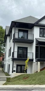 4½ neuf à louer Sherbrooke – Stationnement, option électros - Photo 3