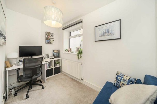 Tremadoc Road, Clapham, SW4 - Photo 1