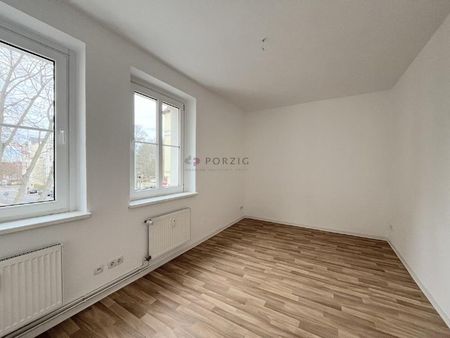 Sonnig. Hell. Perfekt für Singles – Wohnung mit Balkon - Photo 2