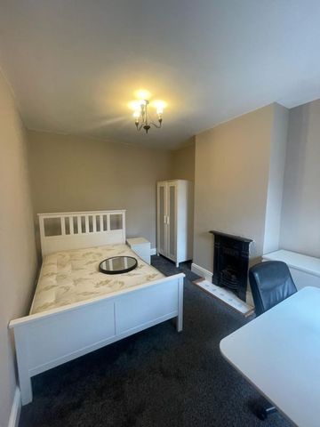 20 Arthur Street - Brand New Kitchen & Great LocationLoughborough - Photo 3