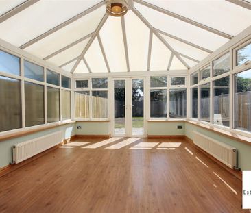 3 Bedroom House - Mid Terrace To Let - Photo 3