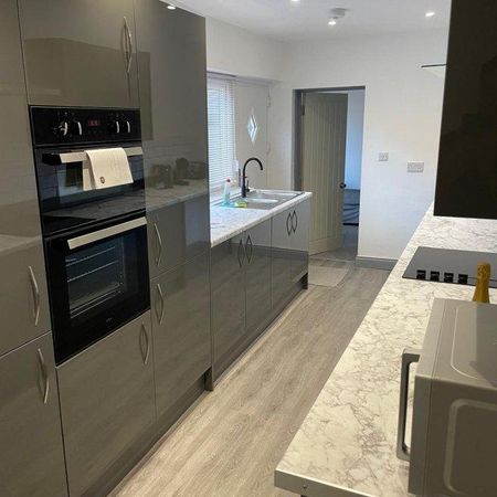 3 bedroom house share to rent - Photo 3