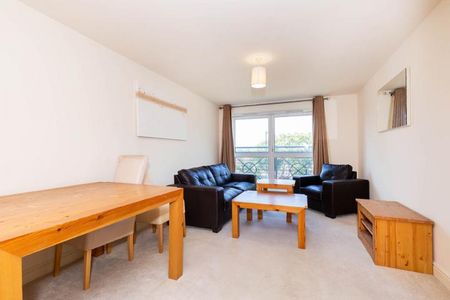 Large 1 bedroom property short walk to Bounds Green Station - Photo 5