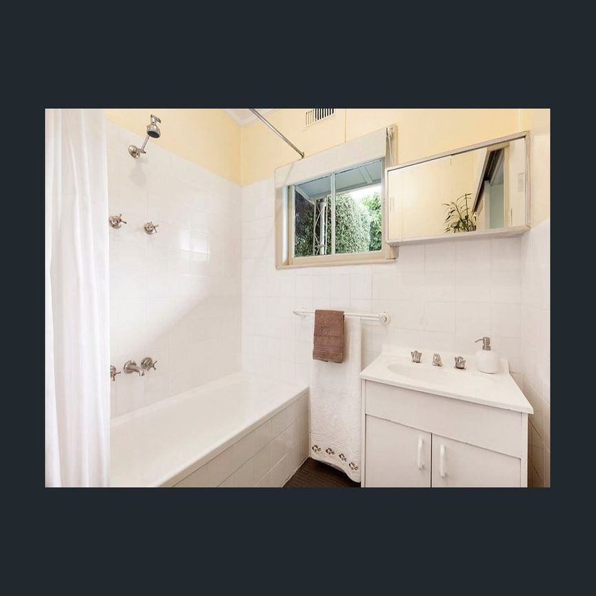 Elevated Edwardian Home - Photo 1