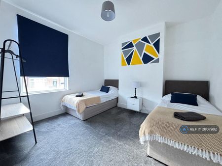 5 bedroom semi-detached house to rent - Photo 5