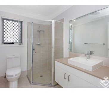 Fully air conditioned, 2 cars, excellent location - Photo 2